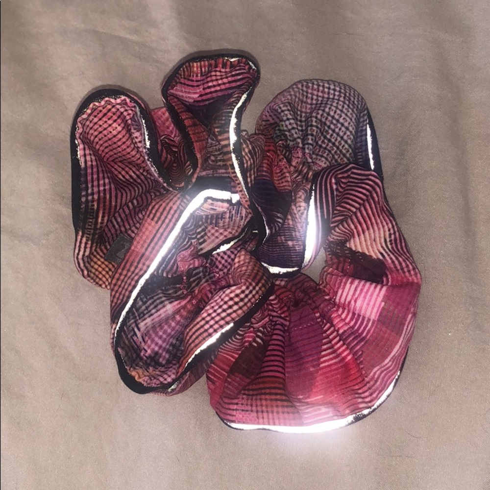 lululemon scrunchie